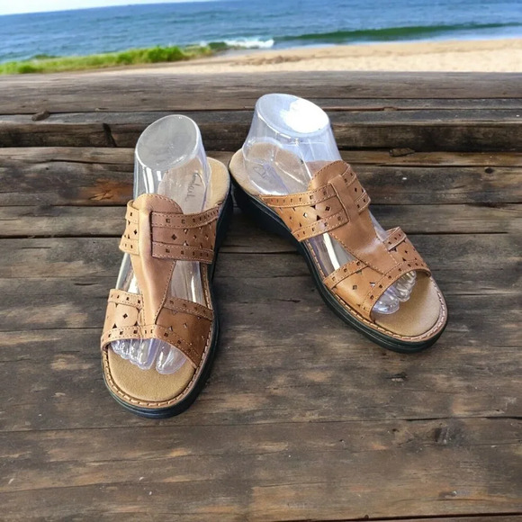 Clarks Laser Cut Brown Leather Upper Double Strap Slide Sandals 10M Boho Minimal - Picture 1 of 9